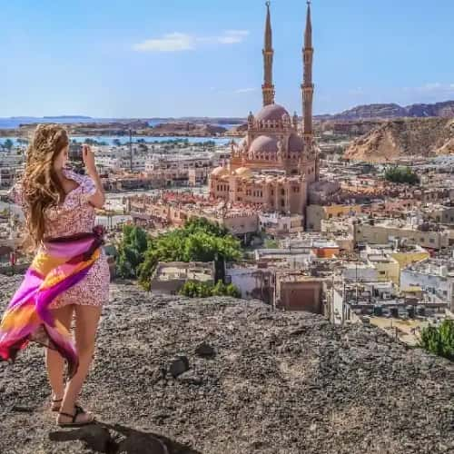 una donna a sharm egitto , tour cairo e sharm